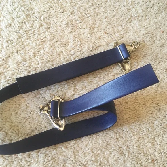 MOVING SALE!! Raina Navy Blue Leather Belt Horsehead Clasp S-M - Picture 5 of 5